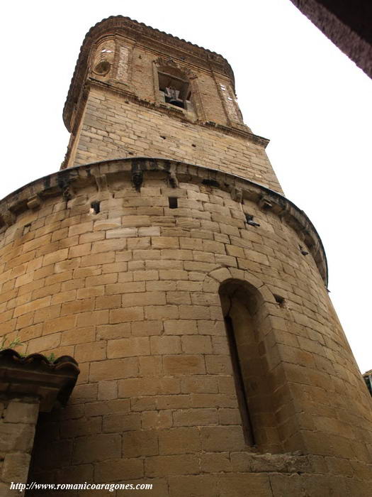 CILINDRO ABSIDIAL Y TORRE SOBRE ÉL